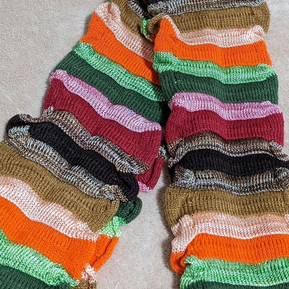 Cejon NWOT Light Knit Women's Scarf w/ Ruffled Edges